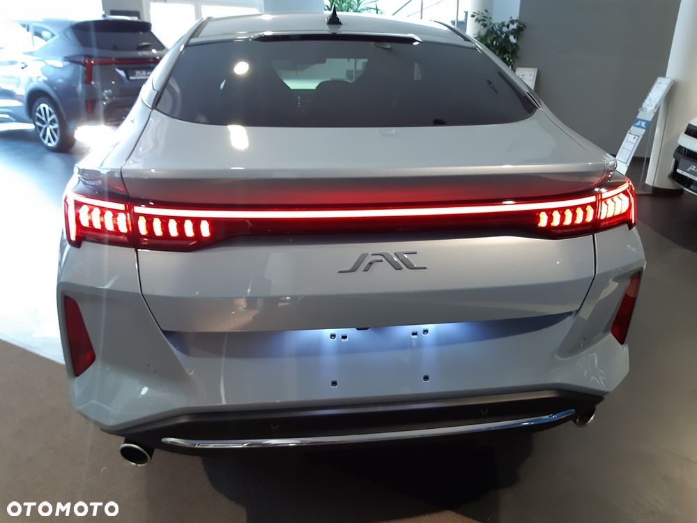 JAC J7 Plus CVT - 8
