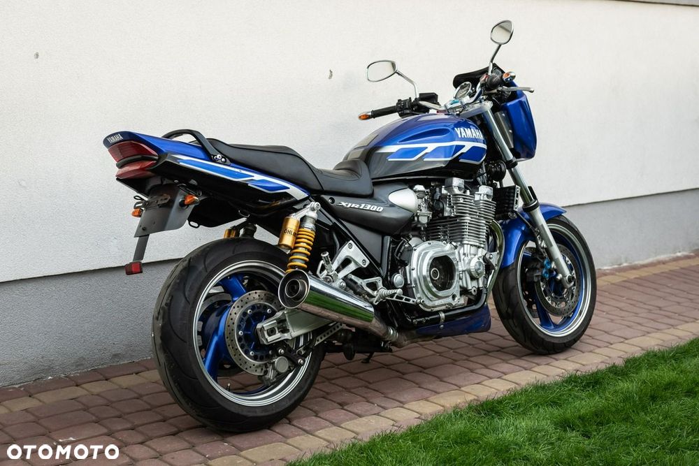 Yamaha XJR - 4