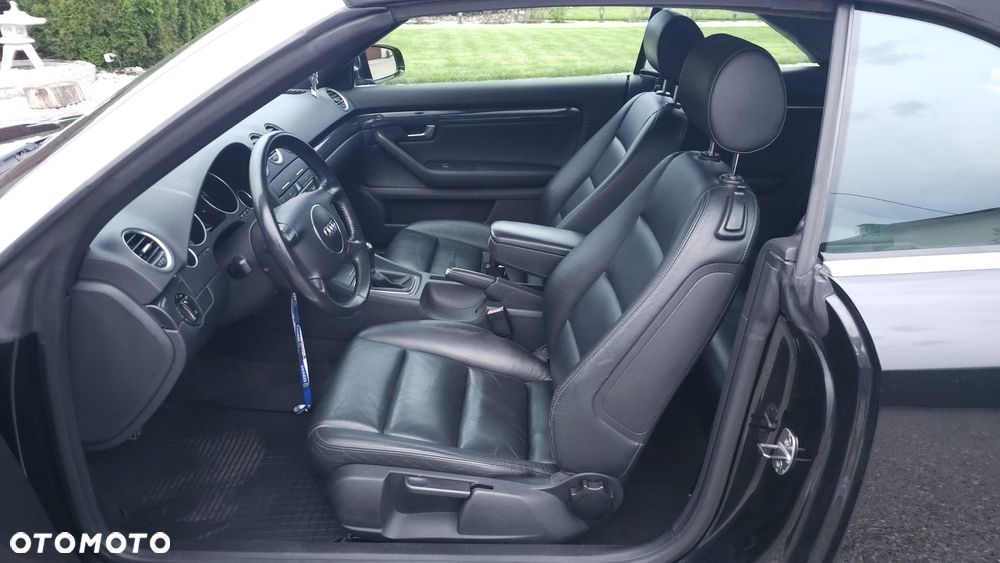 Audi A4 Cabrio 2.4 - 32