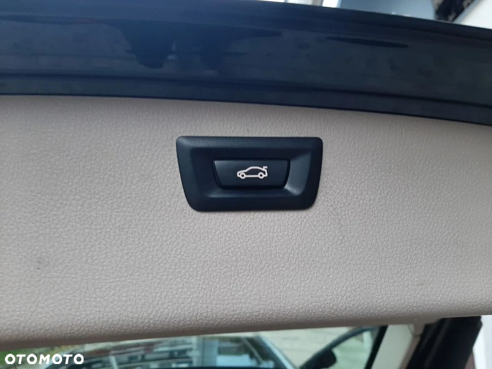 BMW Seria 3 318d Touring Luxury Line - 14