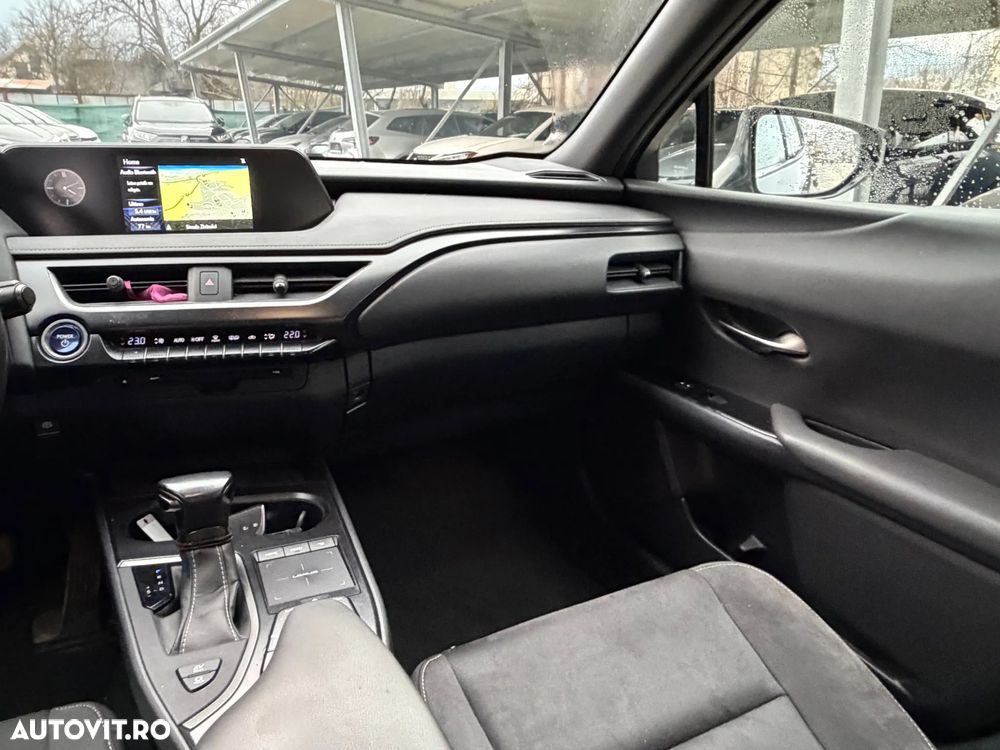 Lexus UX 250h Business Edition - 23