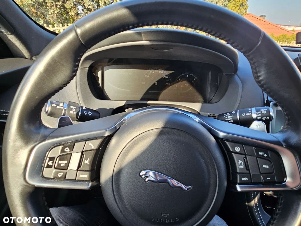 Jaguar F-Pace 2.0 i4D AWD R-Sport - 18