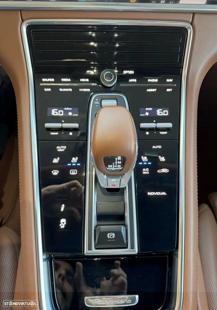 Porsche Panamera Sport Turismo 4 E-Hybrid - 13