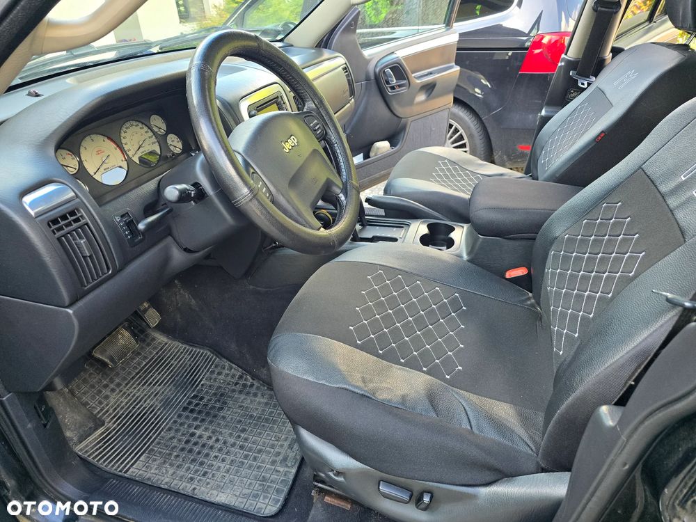 Jeep Grand Cherokee - 12