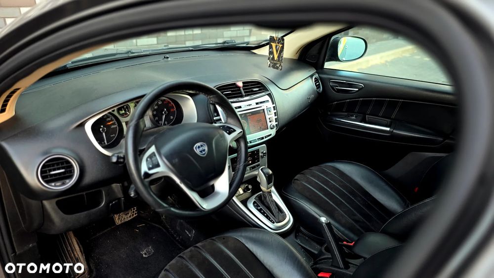 Lancia Delta 1.8 T-Jet Platino Sportronic - 11