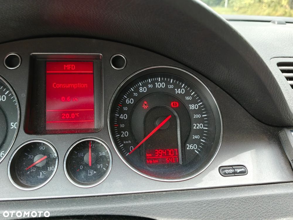 Volkswagen Passat 1.9 TDI Comfortline Family - 22