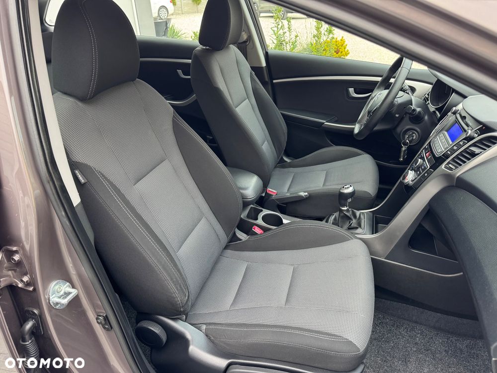 Hyundai i30 1.6 GDI Premium - 17