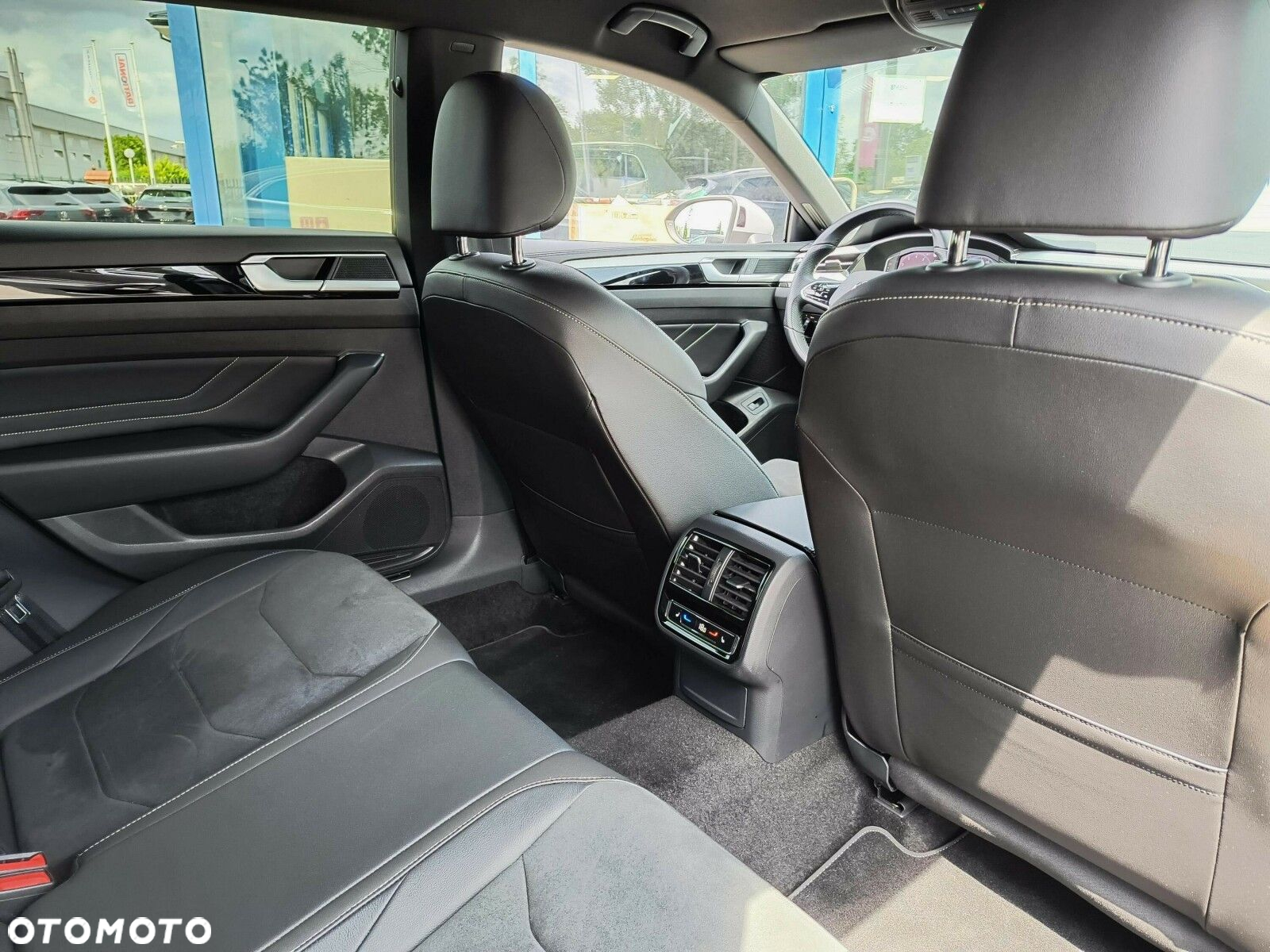 Volkswagen Arteon 2.0 TSI R-Line DSG - 25