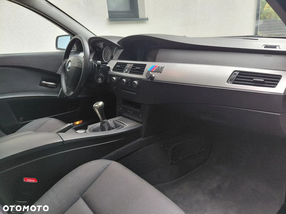 BMW Seria 5 520i - 25