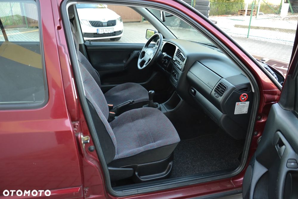 Volkswagen Golf 1.6 GL - 28