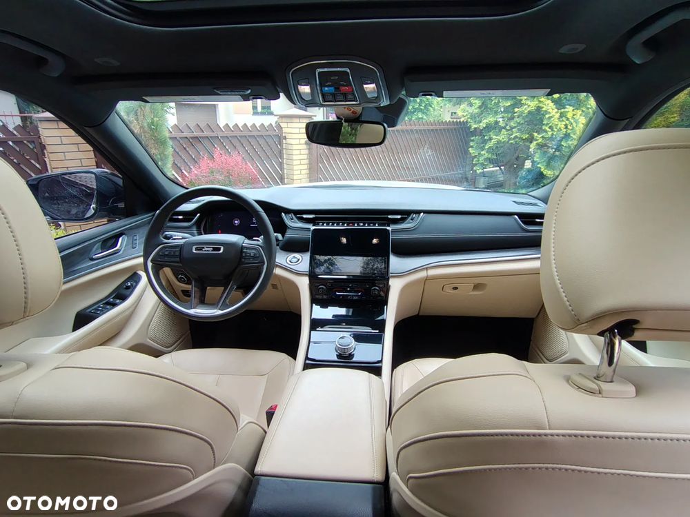 Jeep Grand Cherokee - 30