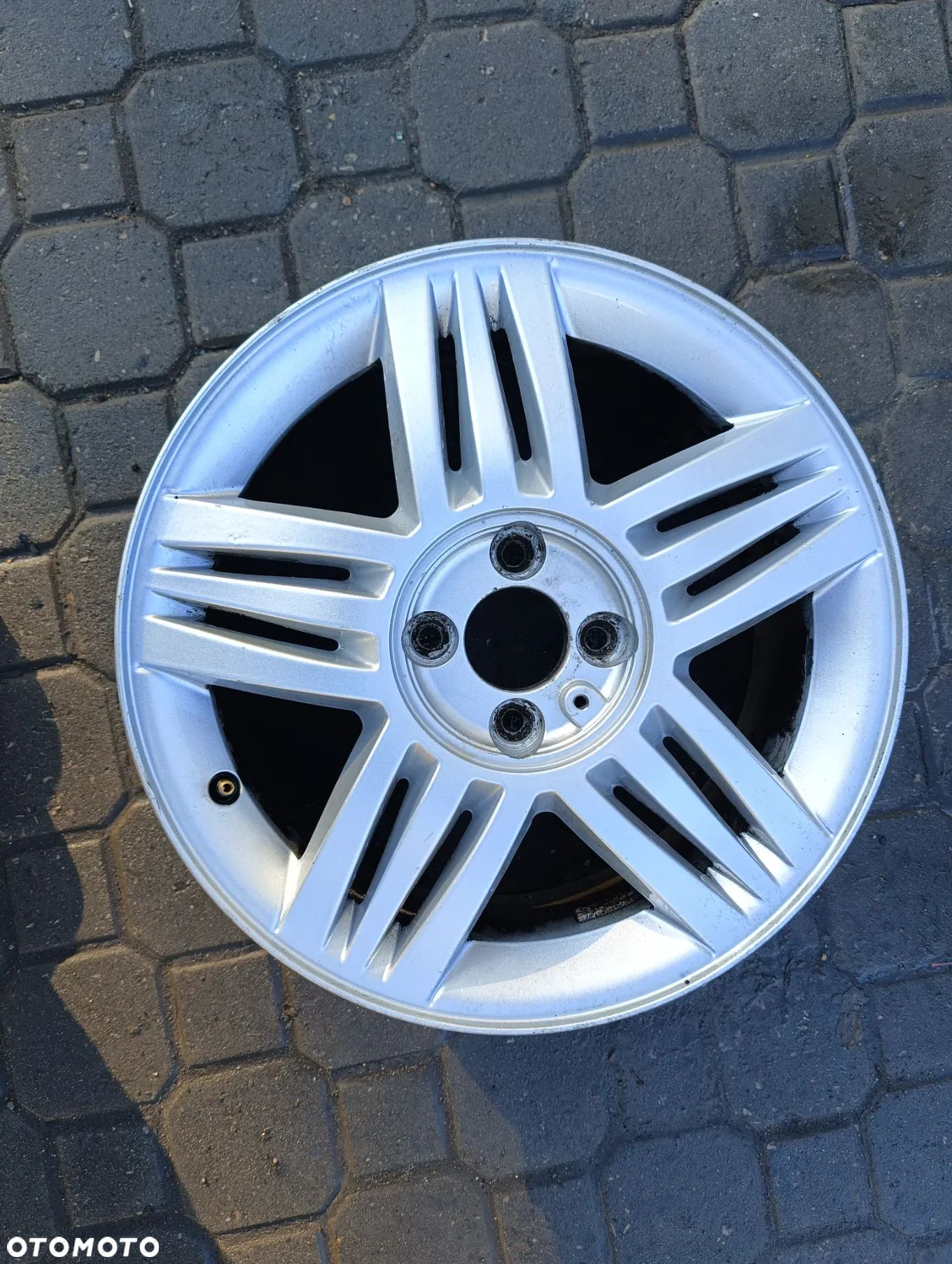 FELGA RENAULT 6,5Jx16CH4-49 ET49 4x100 - 1