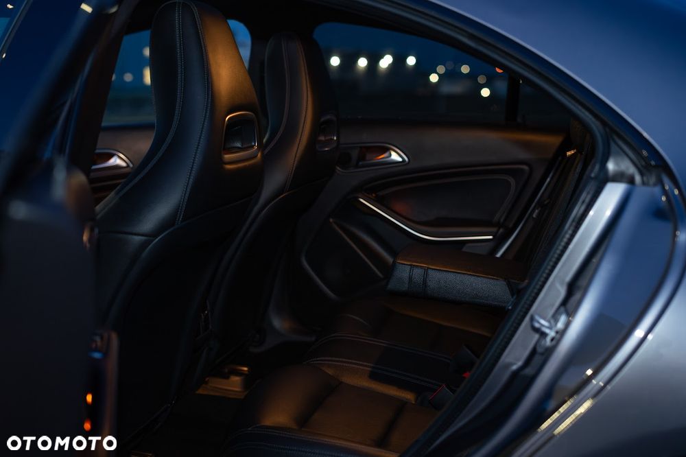 Mercedes-Benz CLA 250 7G-DCT UrbanStyle Edition - 11