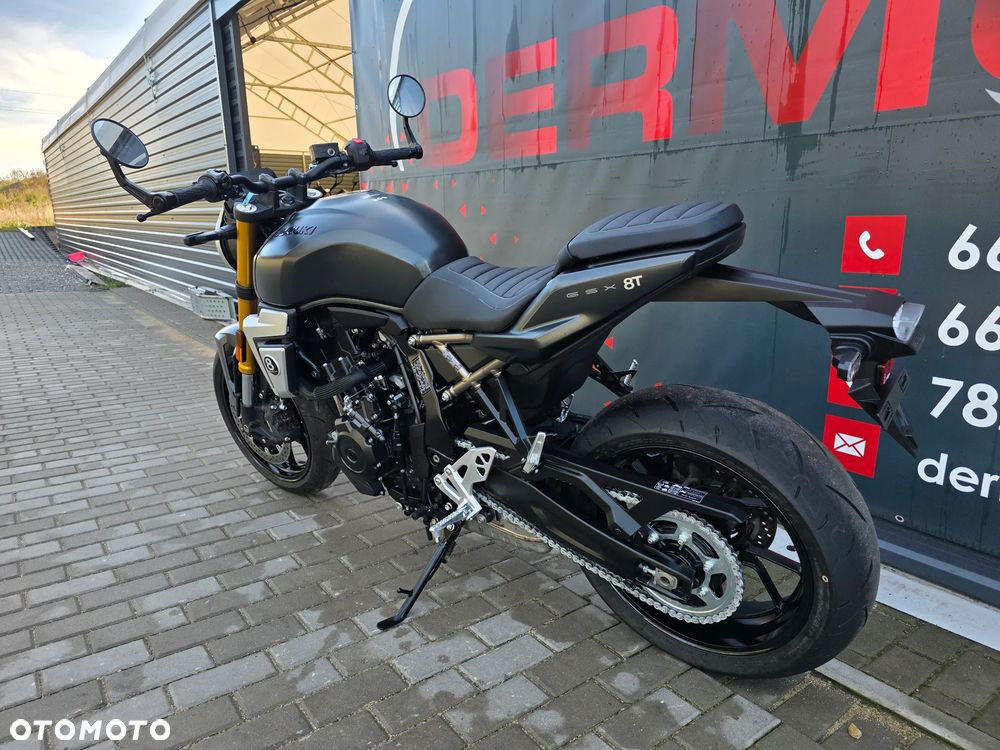 Suzuki GSX - 6