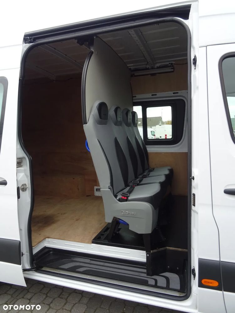 Mercedes-Benz SPRINTER - 11