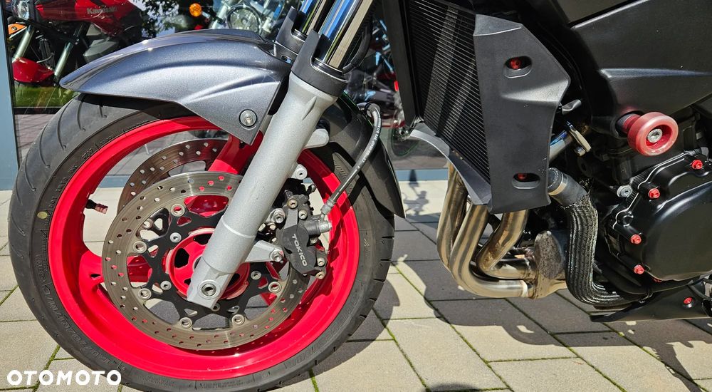 Suzuki GSR - 6