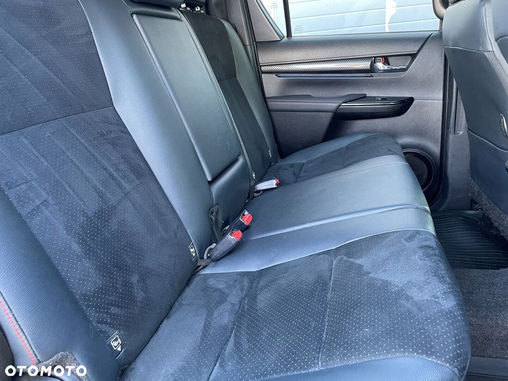 Toyota Hilux 2.8 D-4D Double Cab GR Sport 4x4 - 13