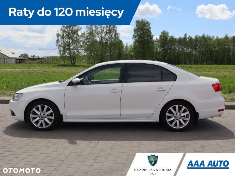 Volkswagen Jetta - 4