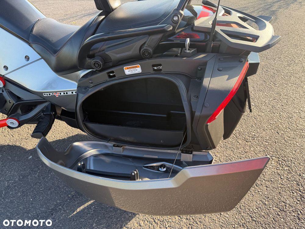 Can-Am Spyder - 11