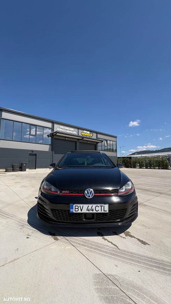 Volkswagen Golf - 6