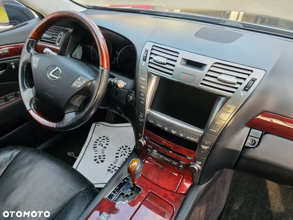 Lexus LS - 31