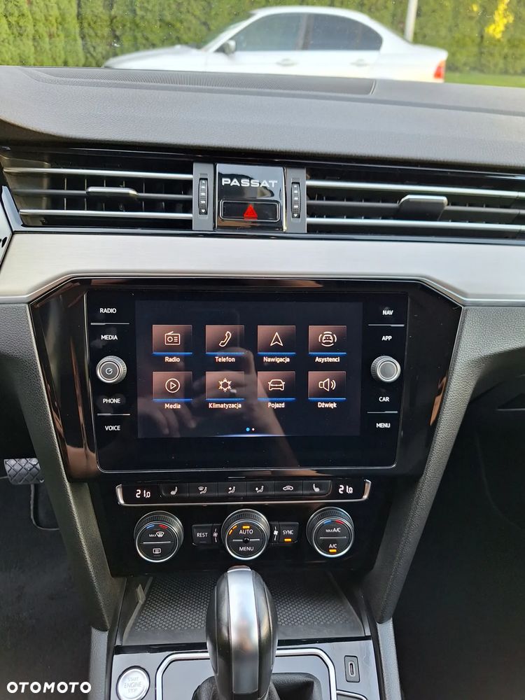 Volkswagen Passat 2.0 TDI SCR Elegance DSG - 19