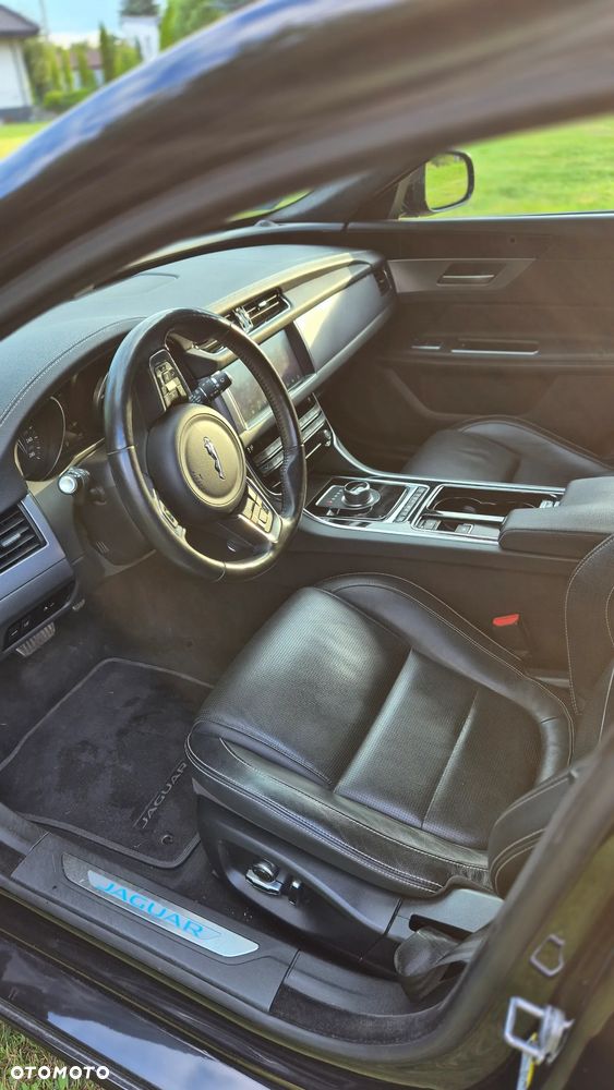 Jaguar XF 2.0 i4D R-Sport - 15