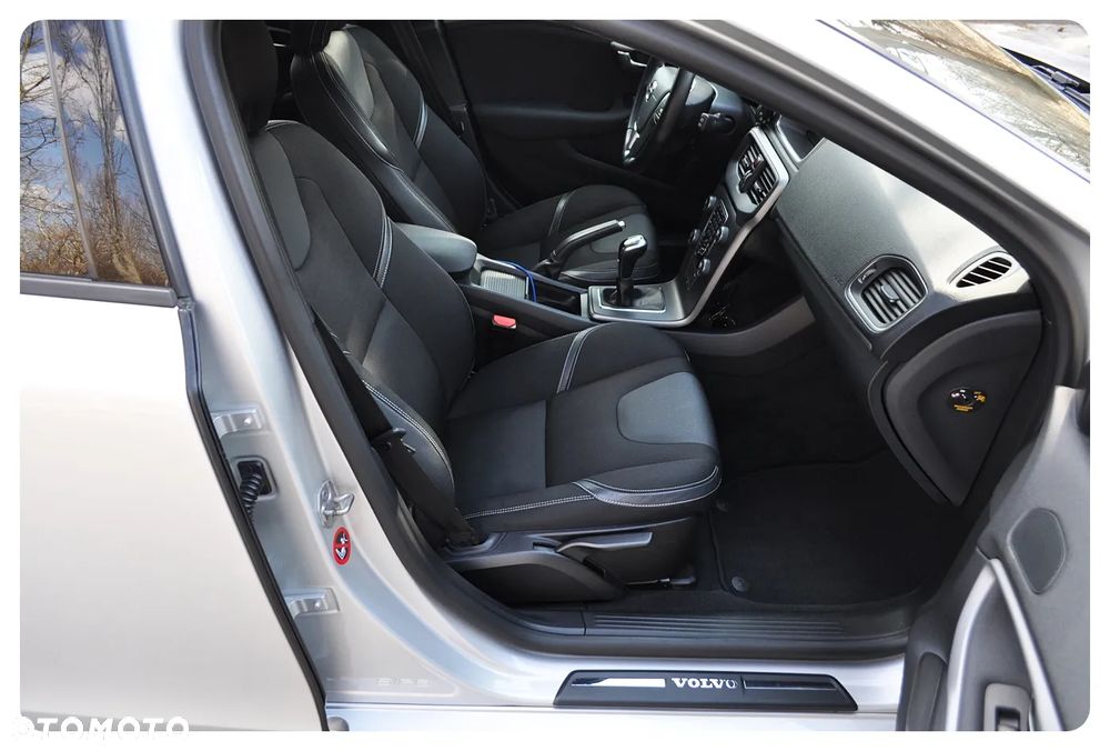 Volvo V40 T2 Drive-E Momentum - 30