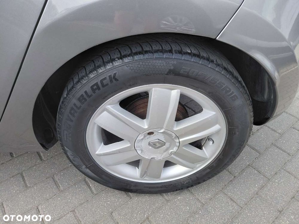 Renault Clio - 9
