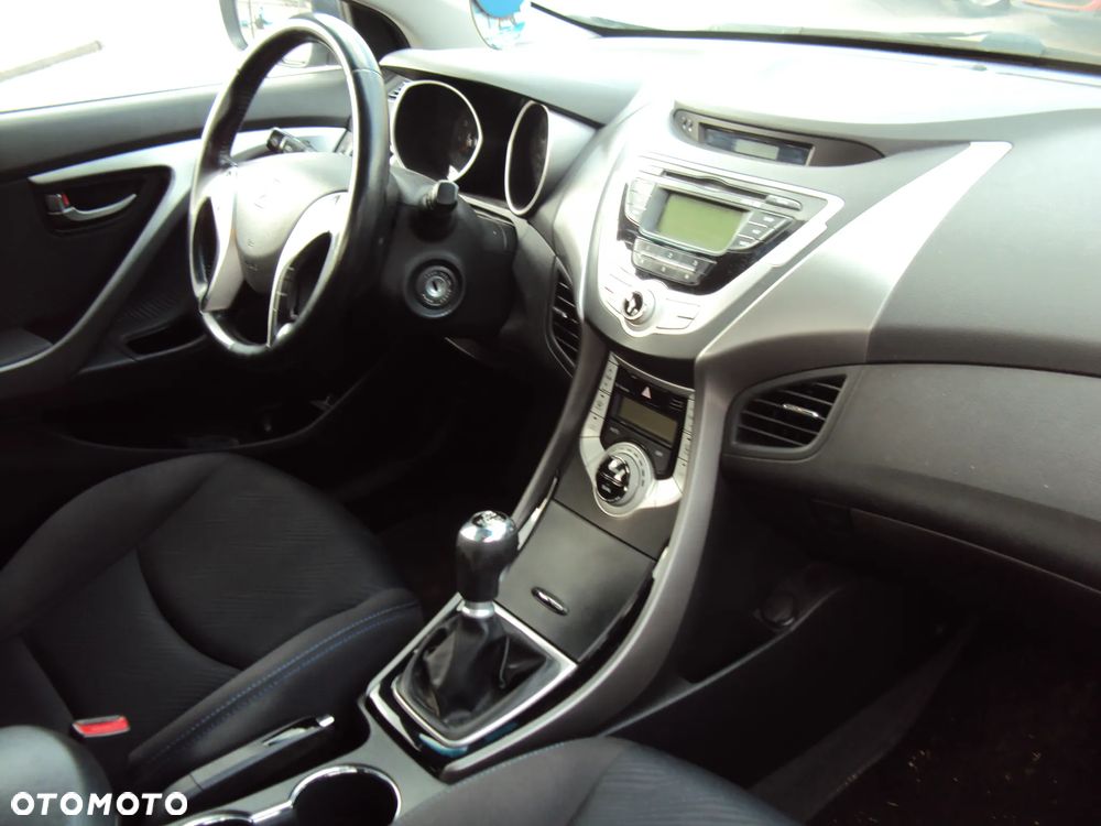 Hyundai Elantra 1.6 Comfort - 5