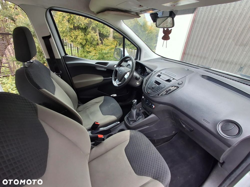 Ford Transit Courier - 12