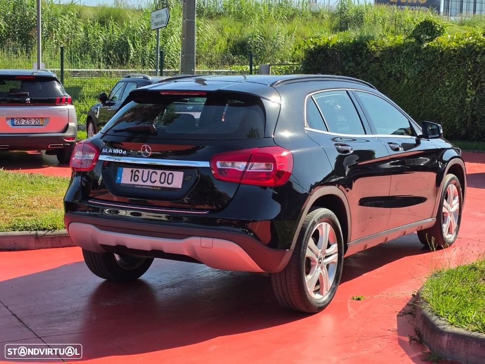 Mercedes-Benz GLA 180 d Aut. - 4