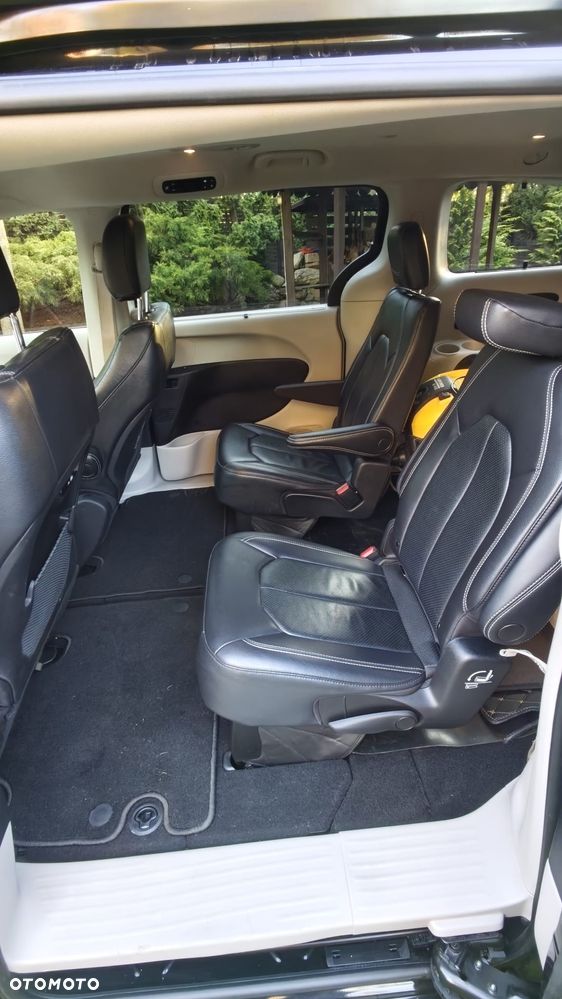 Chrysler Pacifica - 12