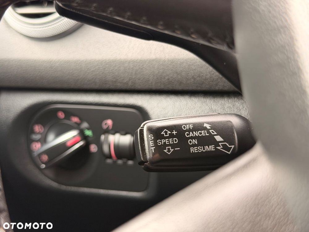 Audi A3 Sportback 1.6 TDI DPF Ambiente - 17