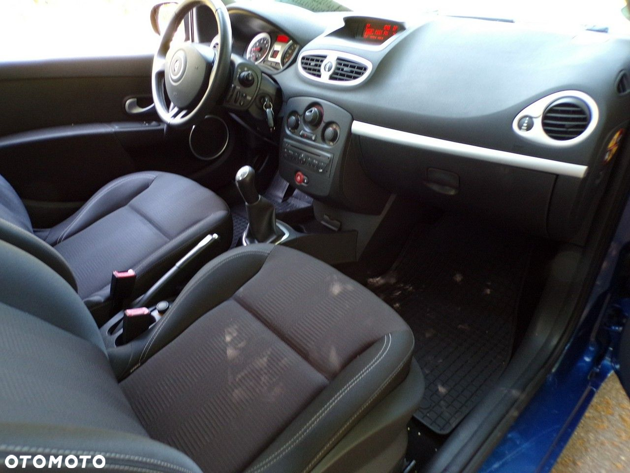 Renault Clio - 26