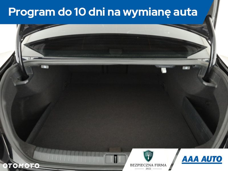 Volkswagen Passat - 19