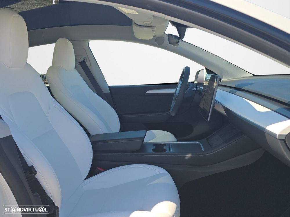 Tesla Model Y Premium Long Range Dual Motor AWD - 16