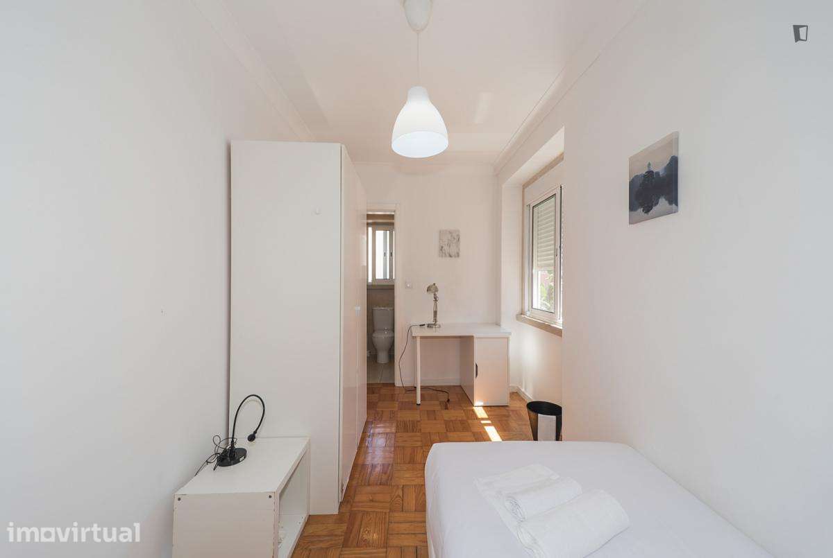 Quarto - localizado em Sete Rios Lisbon - Grande imagem: 4/16