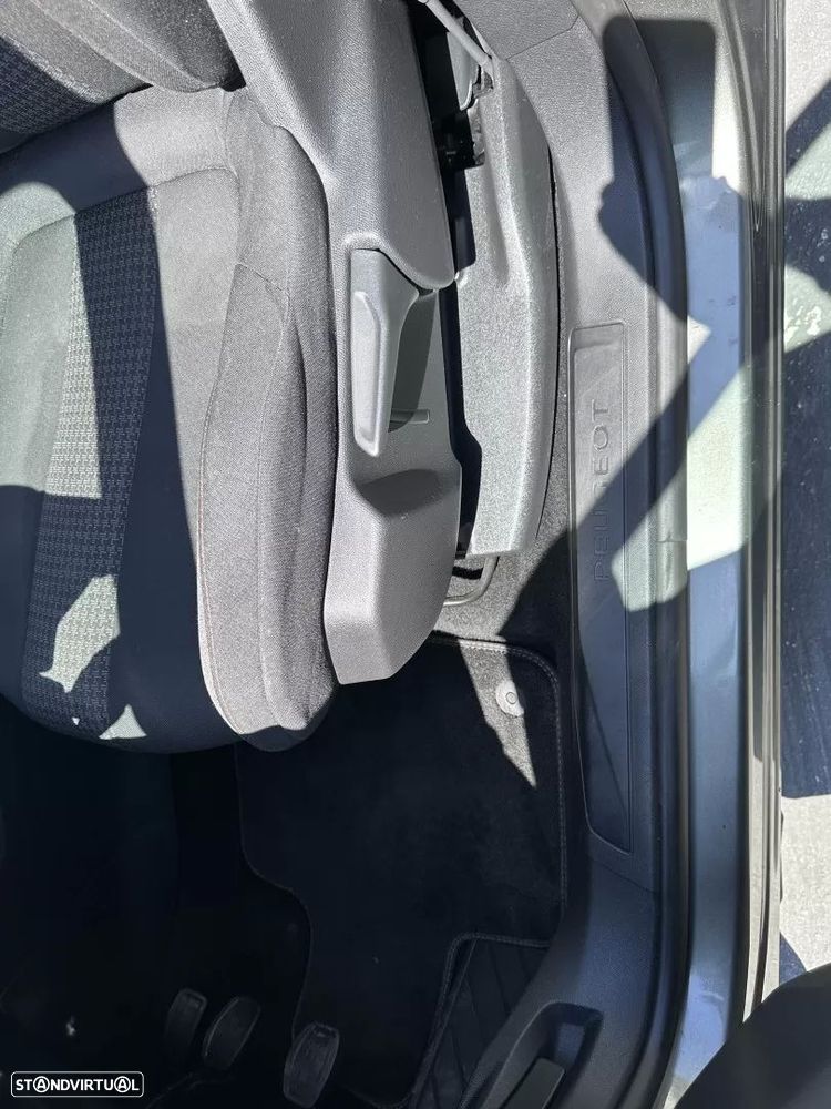 Peugeot 5008 1.2 PureTech Allure Pack - 33