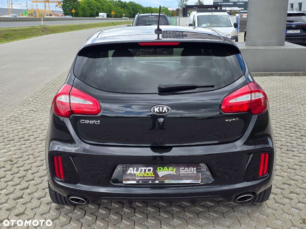 Kia Ceed - 32