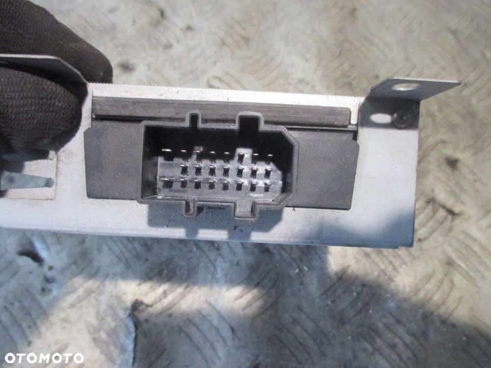 WZMACNIACZ RADIA 8E9035223 AUDI A4 B6 KOMBI - 3