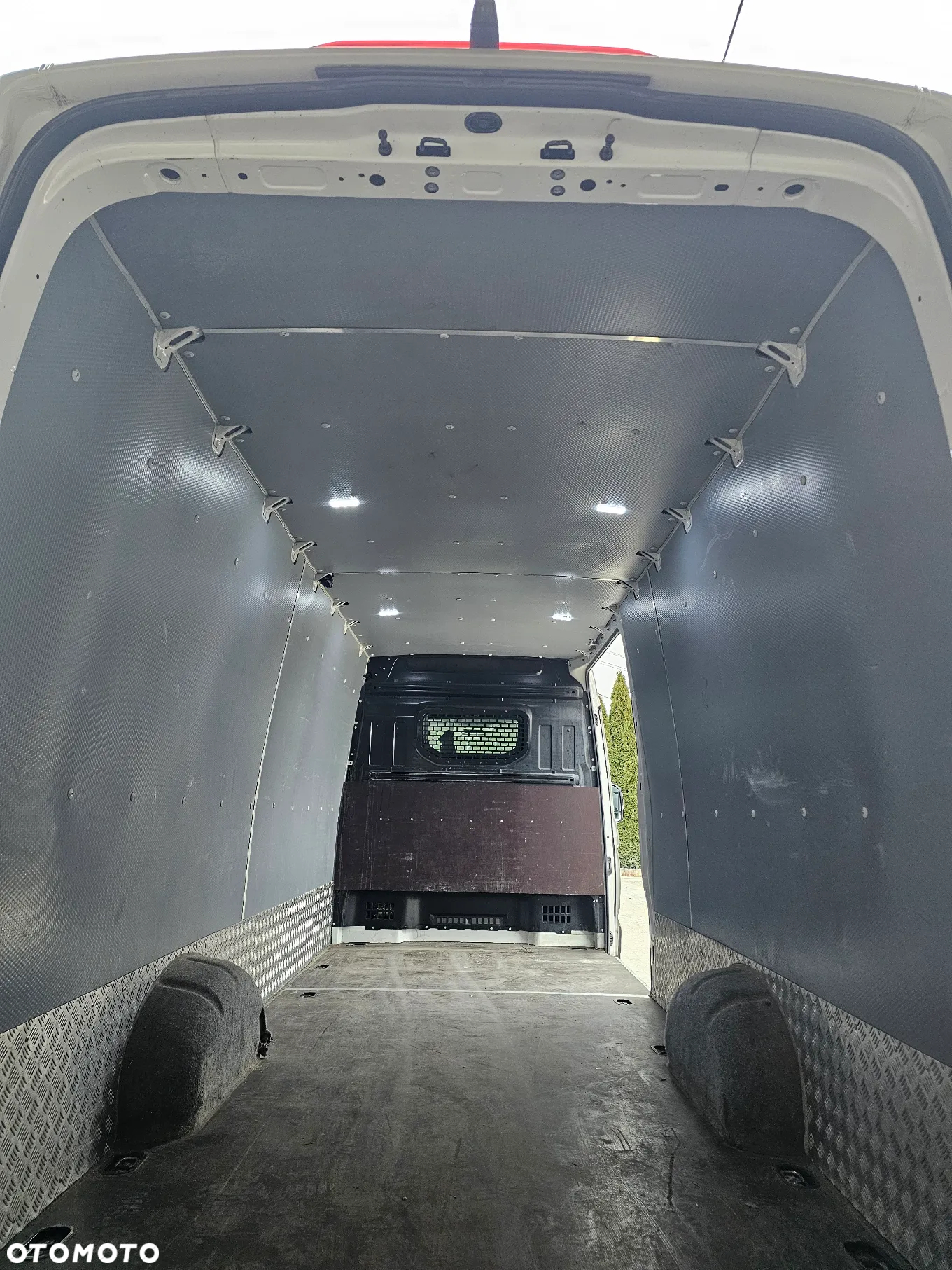 Volkswagen Crafter - 11