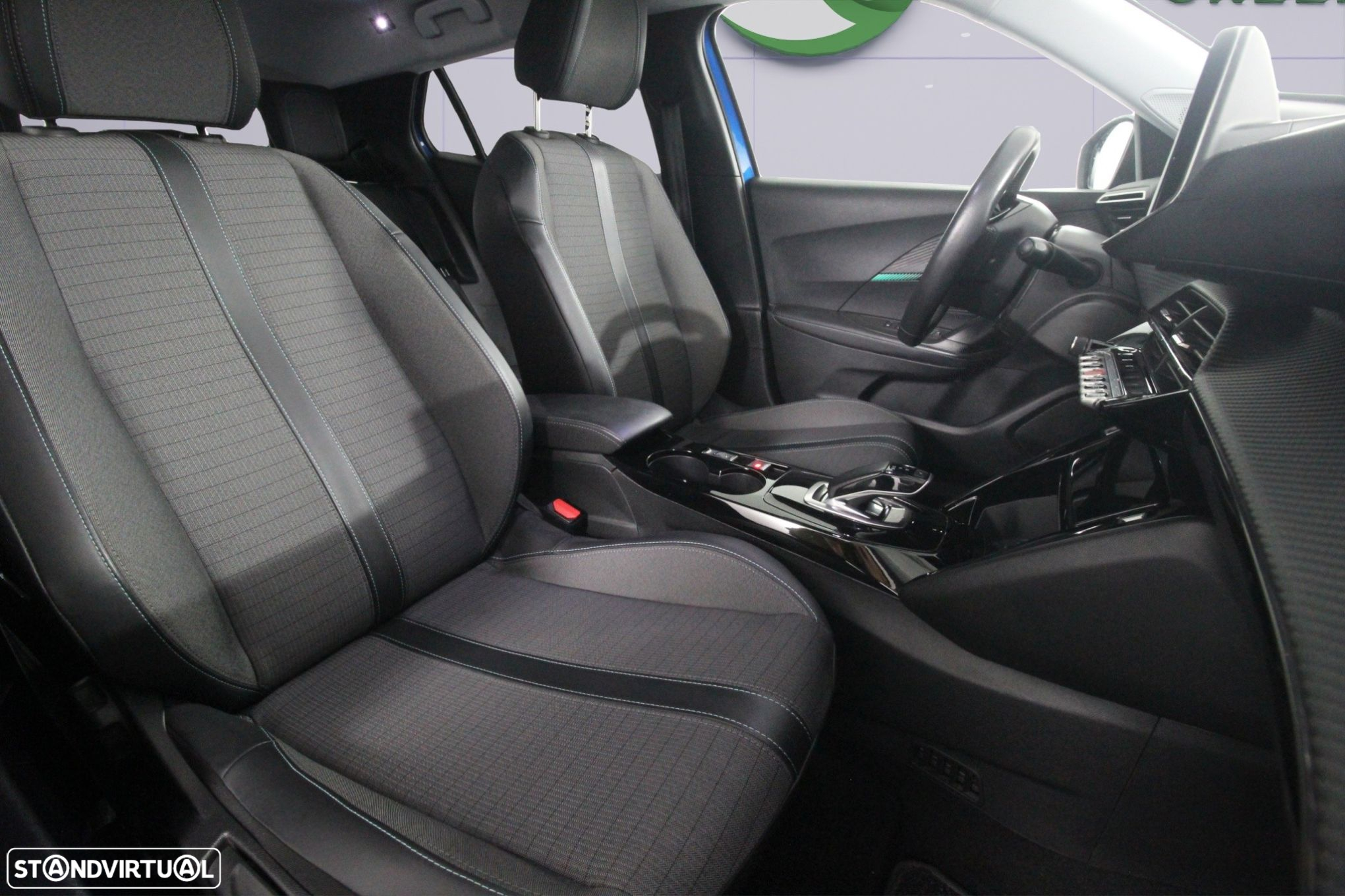 Peugeot e-2008 50 kWh GT - 13