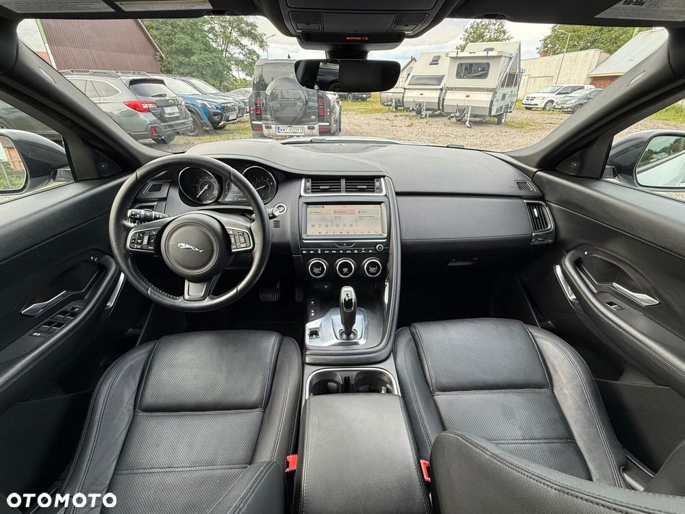 Jaguar F-Pace - 32
