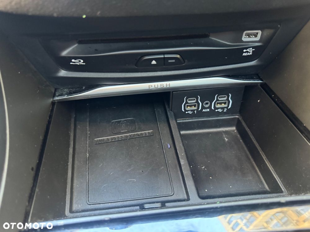 Chrysler Pacifica - 36