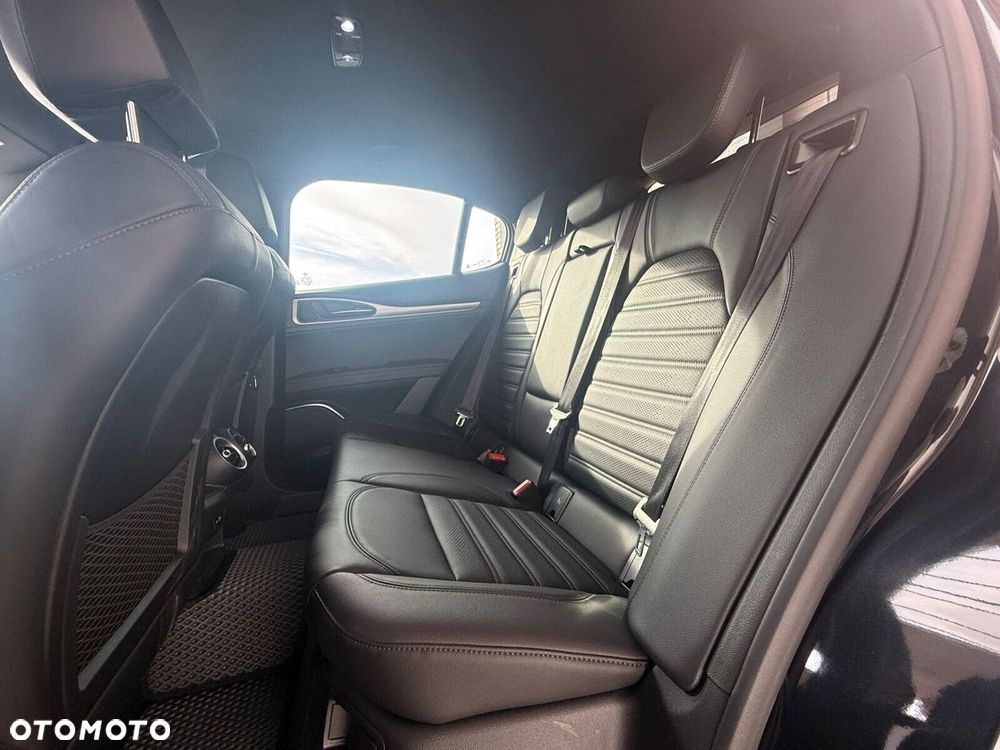 Alfa Romeo Stelvio - 11