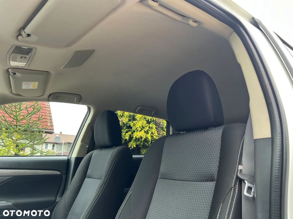 Mitsubishi Outlander - 18