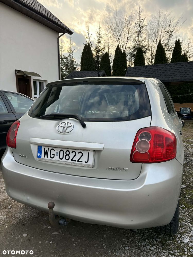 Toyota Auris 1.4 D-4D Luna - 2