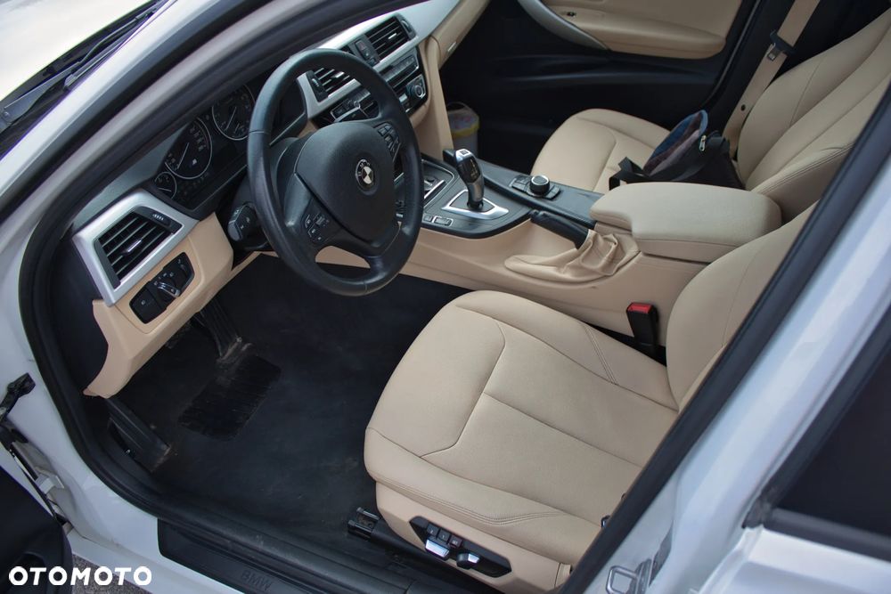 BMW Seria 3 320i xDrive Edition Luxury Line Purity - 17