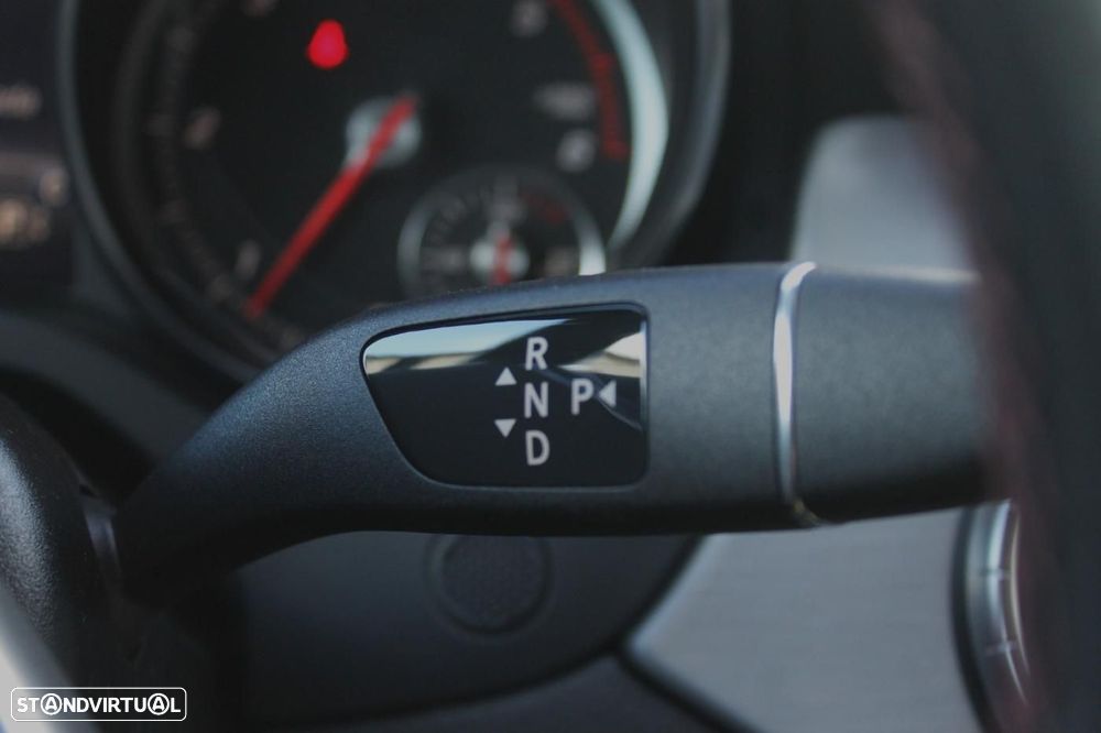 Mercedes-Benz CLA 200 d Shooting Brake AMG Line Aut. - 32